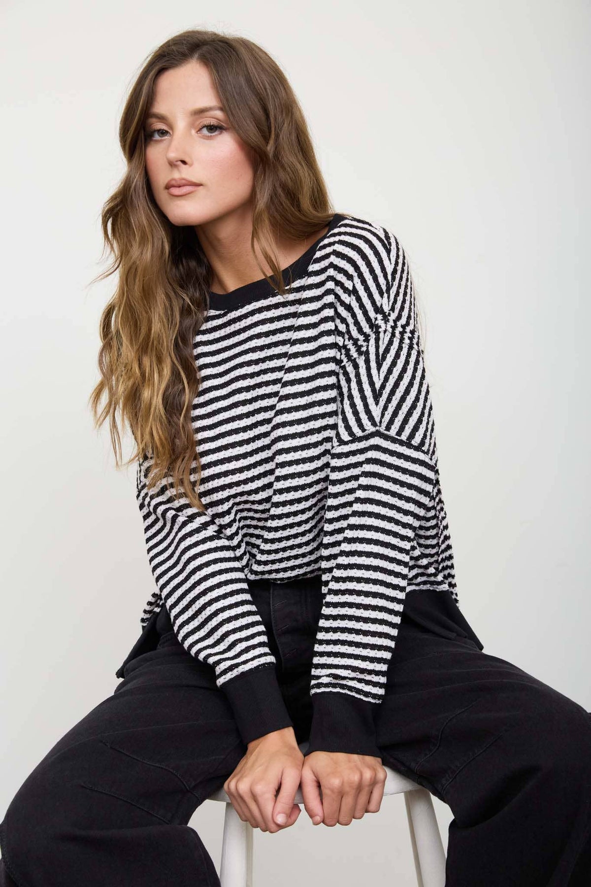 STRIPE EXPOSED SEAM SPLIT HEM LONG SLEEVE KNIT TOP : CREAM