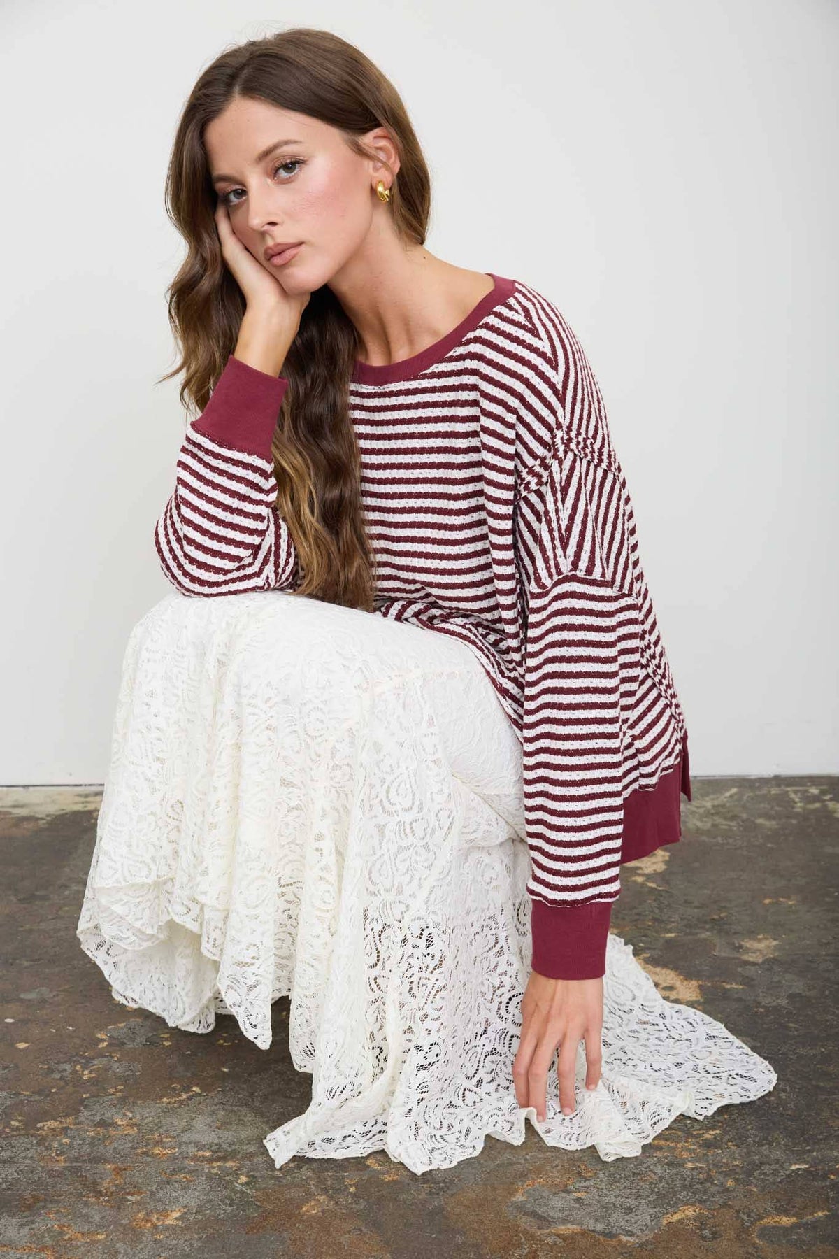 STRIPE EXPOSED SEAM SPLIT HEM LONG SLEEVE KNIT TOP : BROWN