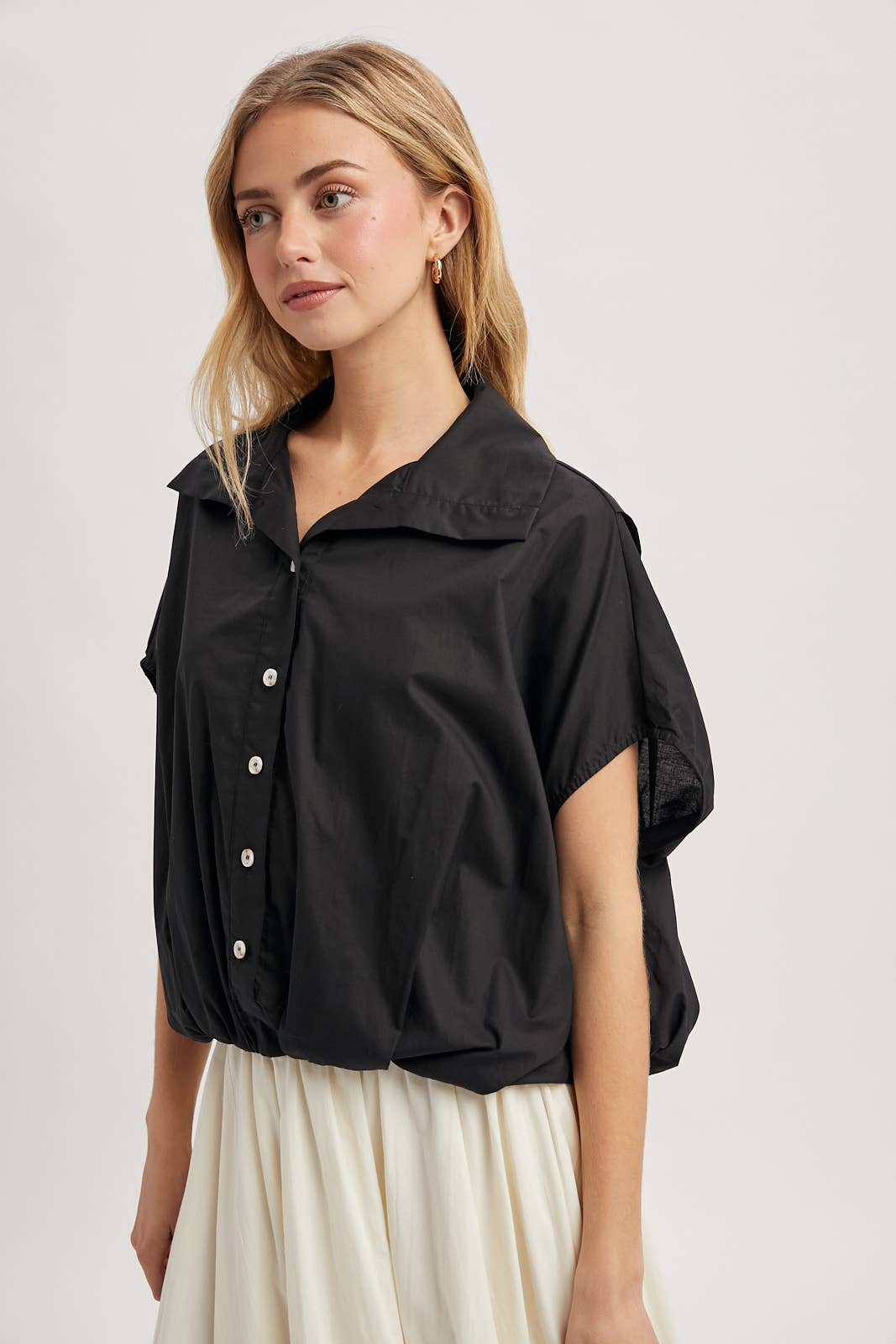BUBBLE HEM BUTTON-UP BLOUSE