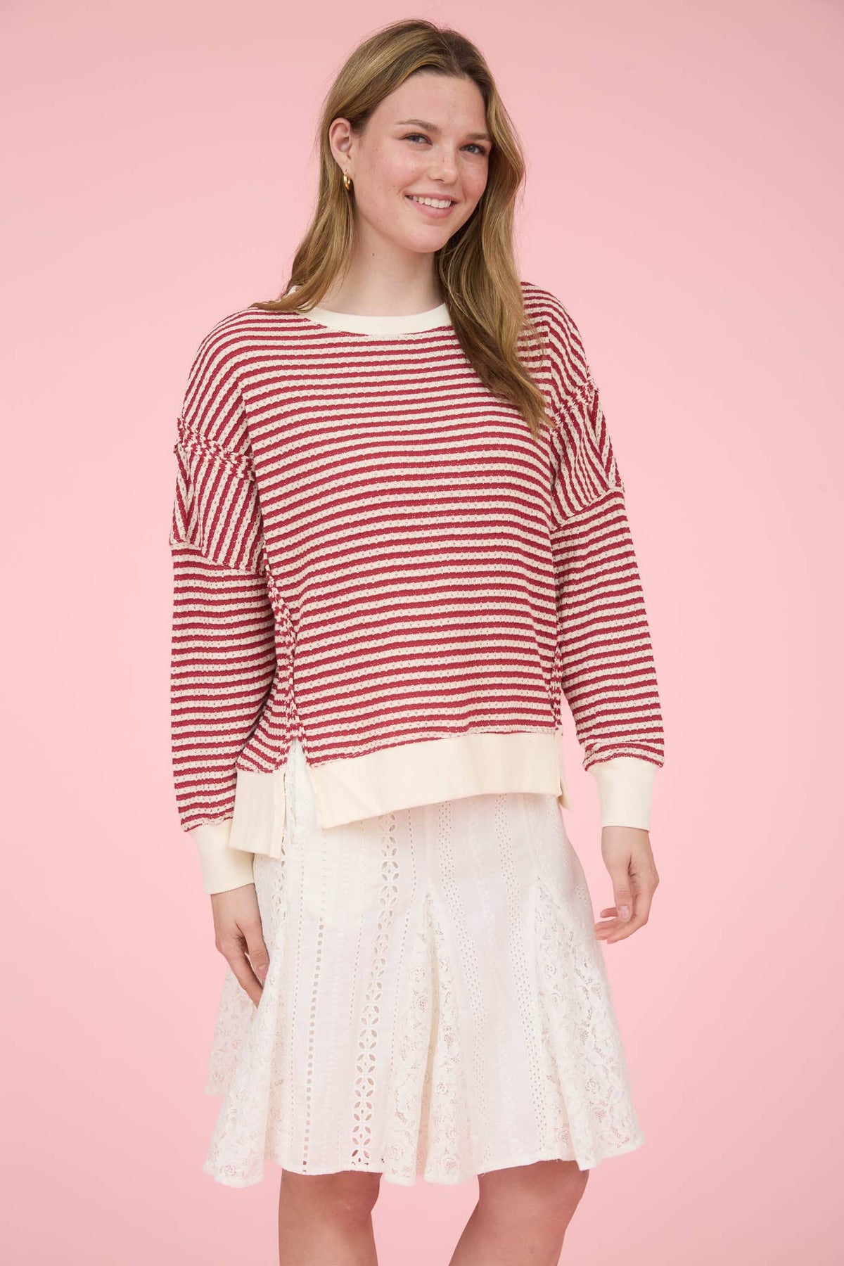 STRIPE EXPOSED SEAM SPLIT HEM LONG SLEEVE KNIT TOP : CREAM