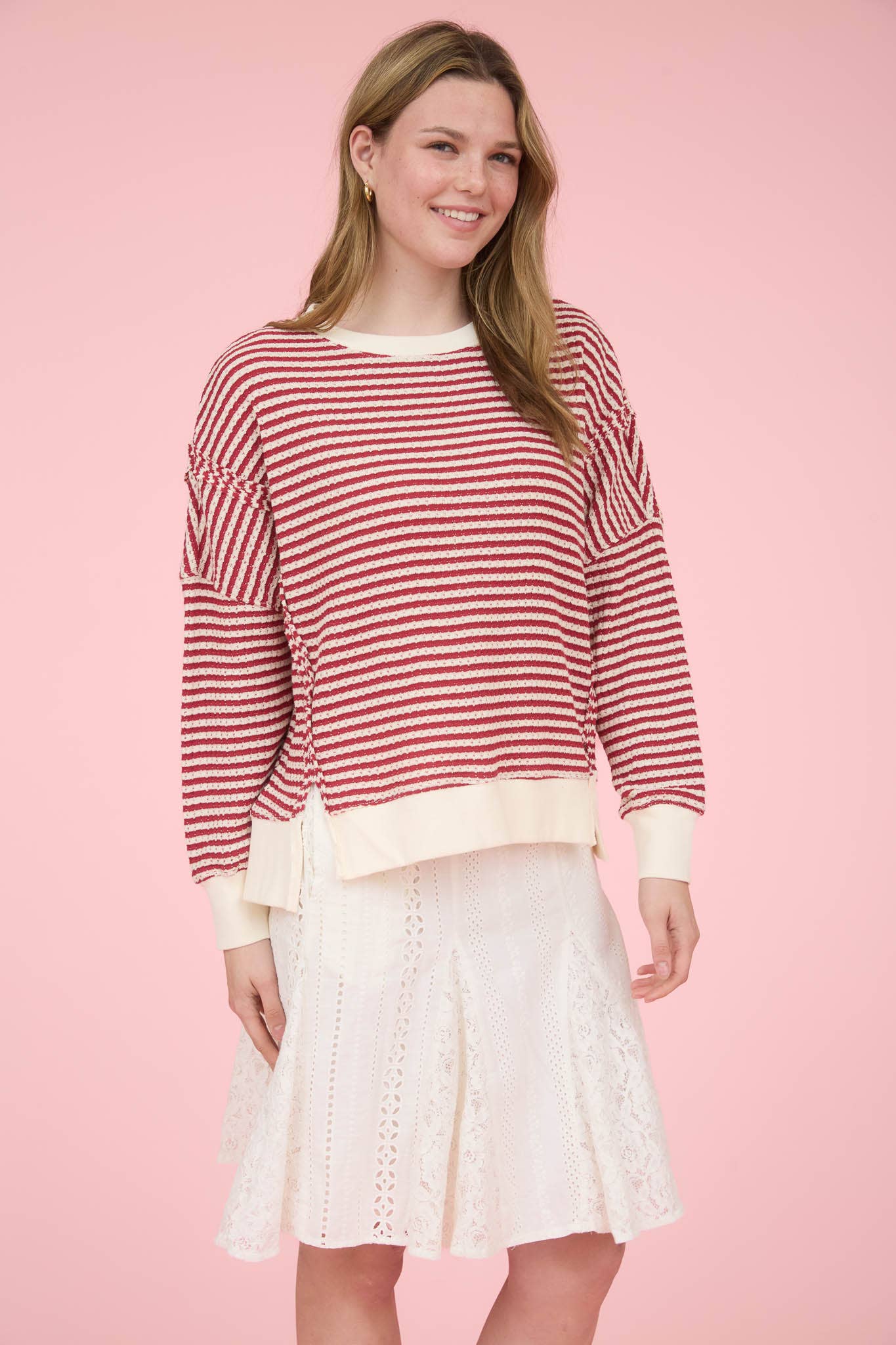 STRIPE EXPOSED SEAM SPLIT HEM LONG SLEEVE KNIT TOP : CREAM