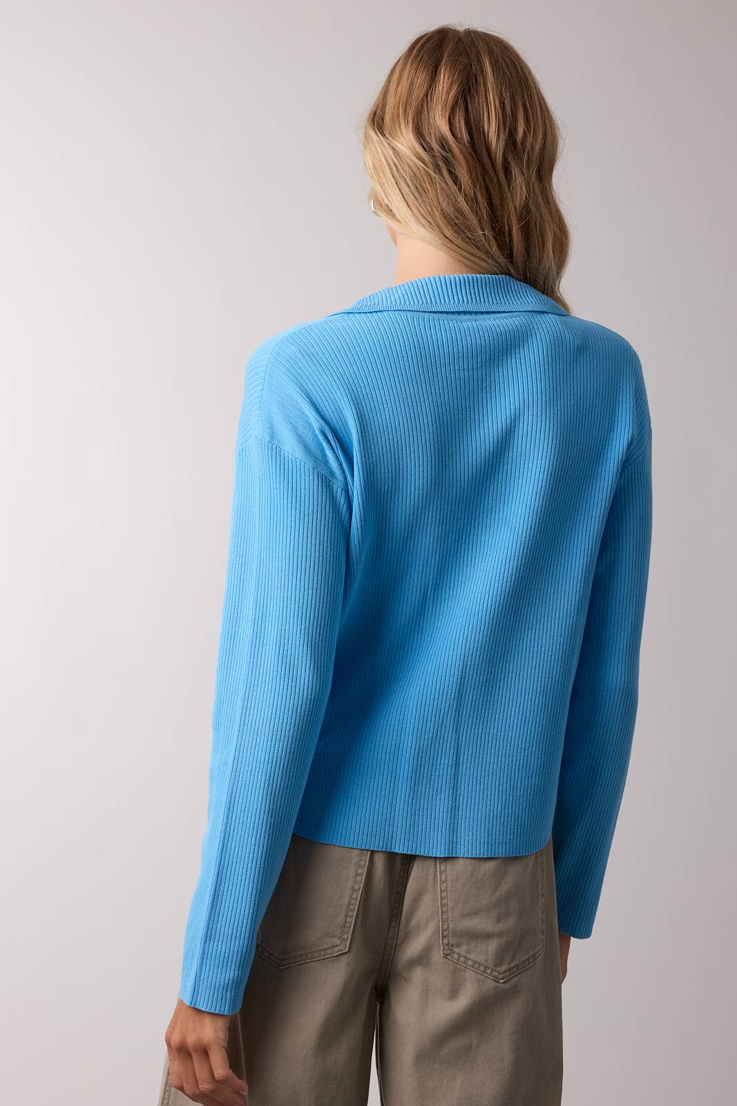 RIBBED COLLARED BUTTON-UP KNIT TOP
