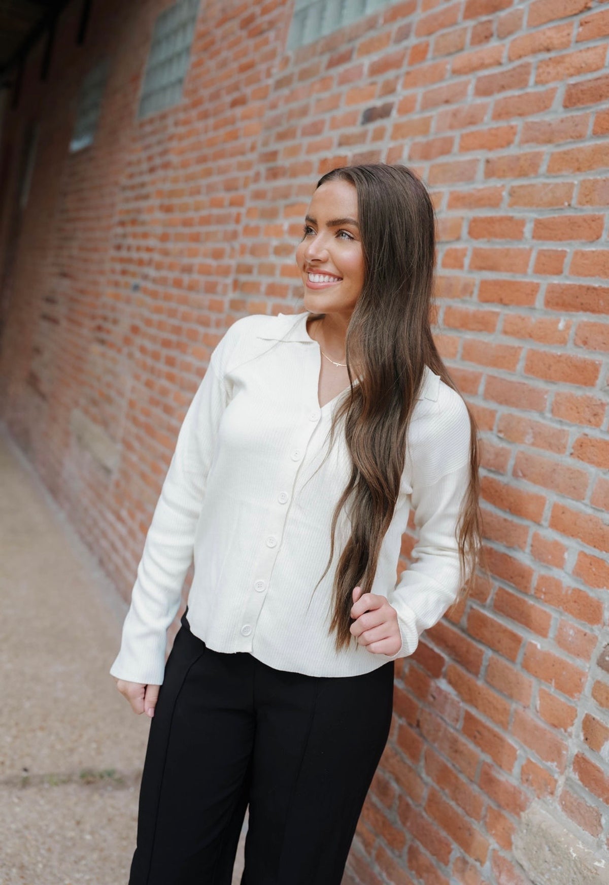 RIBBED COLLARED BUTTON-UP KNIT TOP