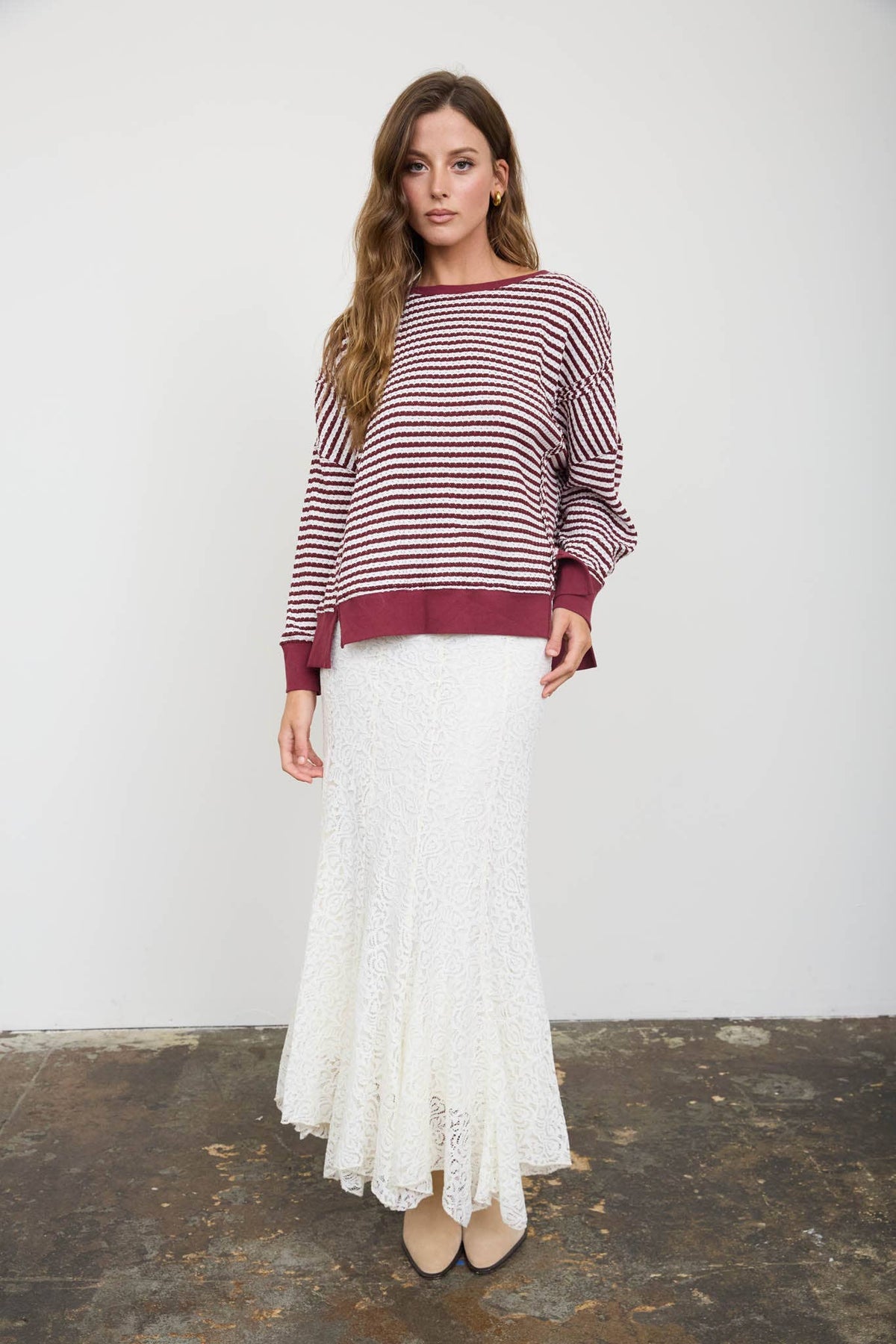 STRIPE EXPOSED SEAM SPLIT HEM LONG SLEEVE KNIT TOP : CREAM
