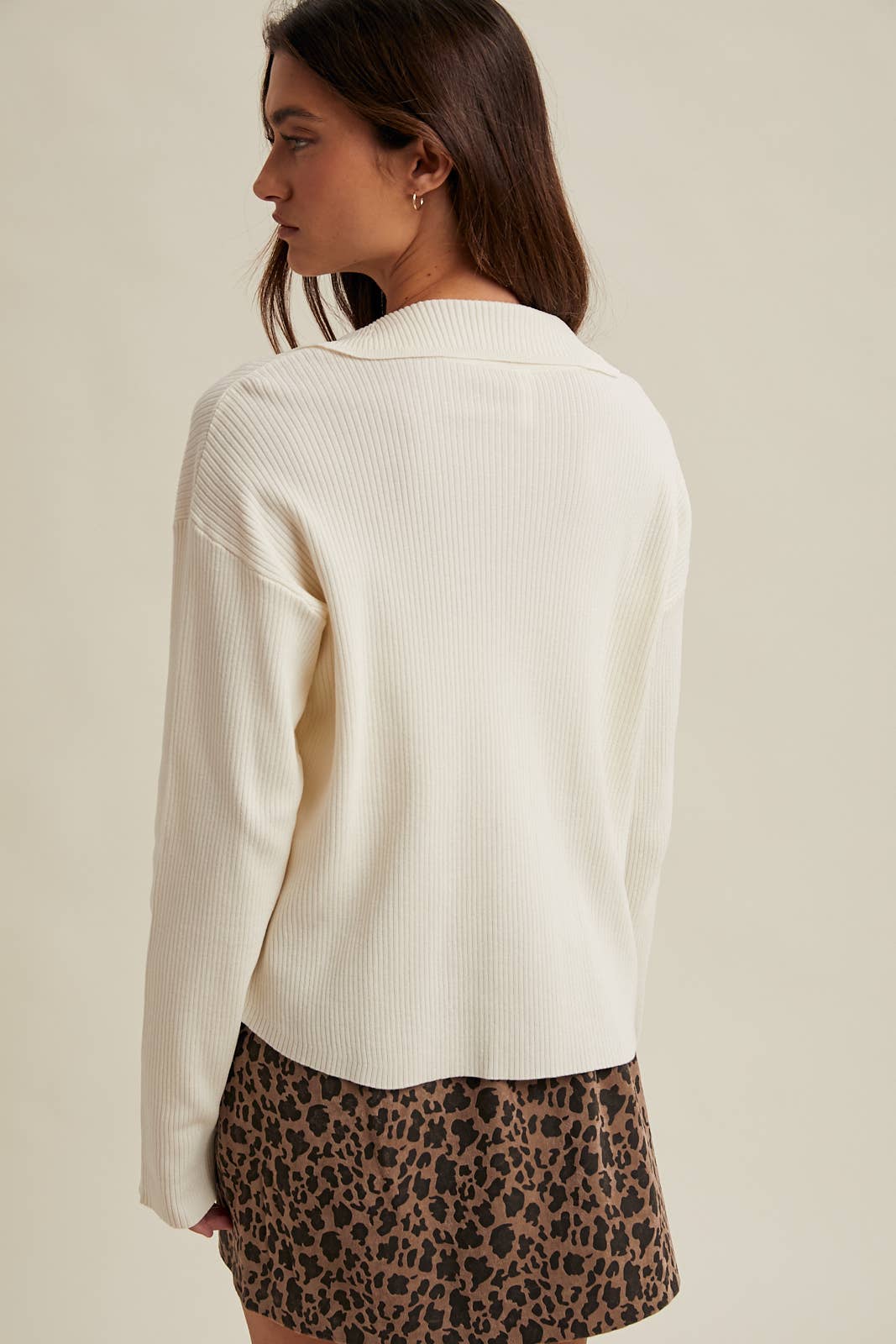 RIBBED COLLARED BUTTON-UP KNIT TOP