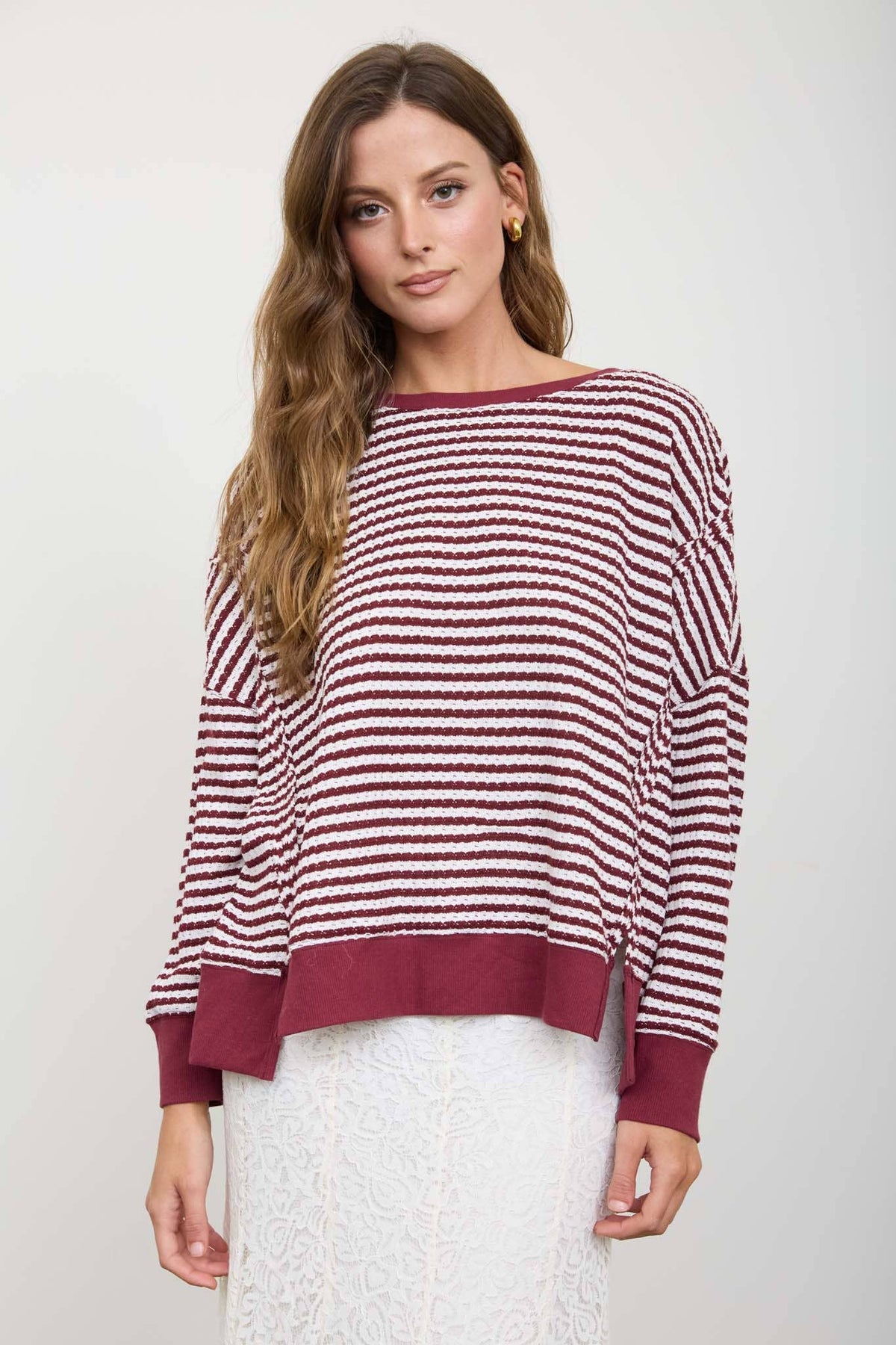 STRIPE EXPOSED SEAM SPLIT HEM LONG SLEEVE KNIT TOP : CREAM