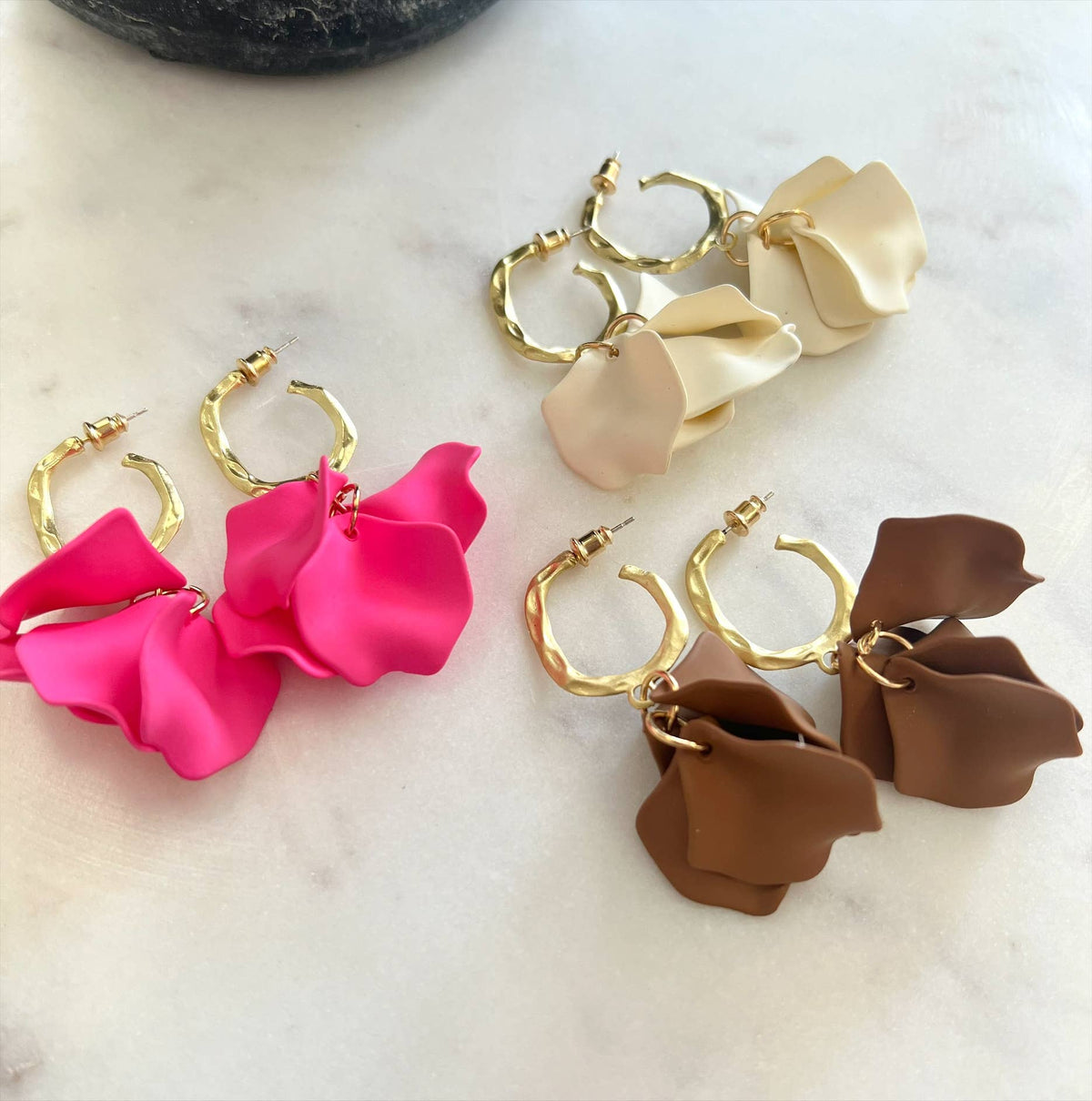 Chiffon: Cream Dangle Earring