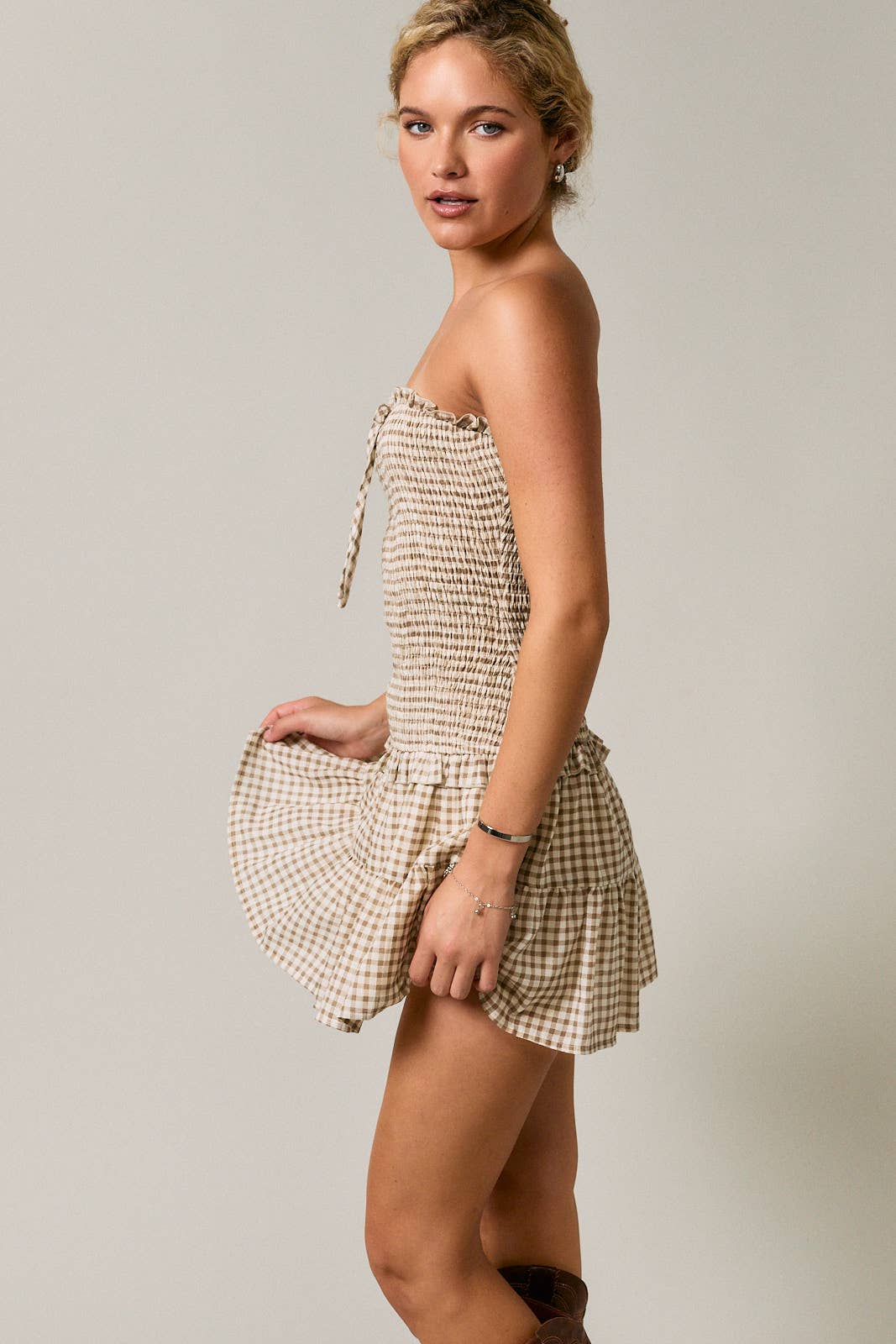 SMOCKED BODICE LOW WAIST TUBE DRESS: CREAM-BROWN GINGHAM / L